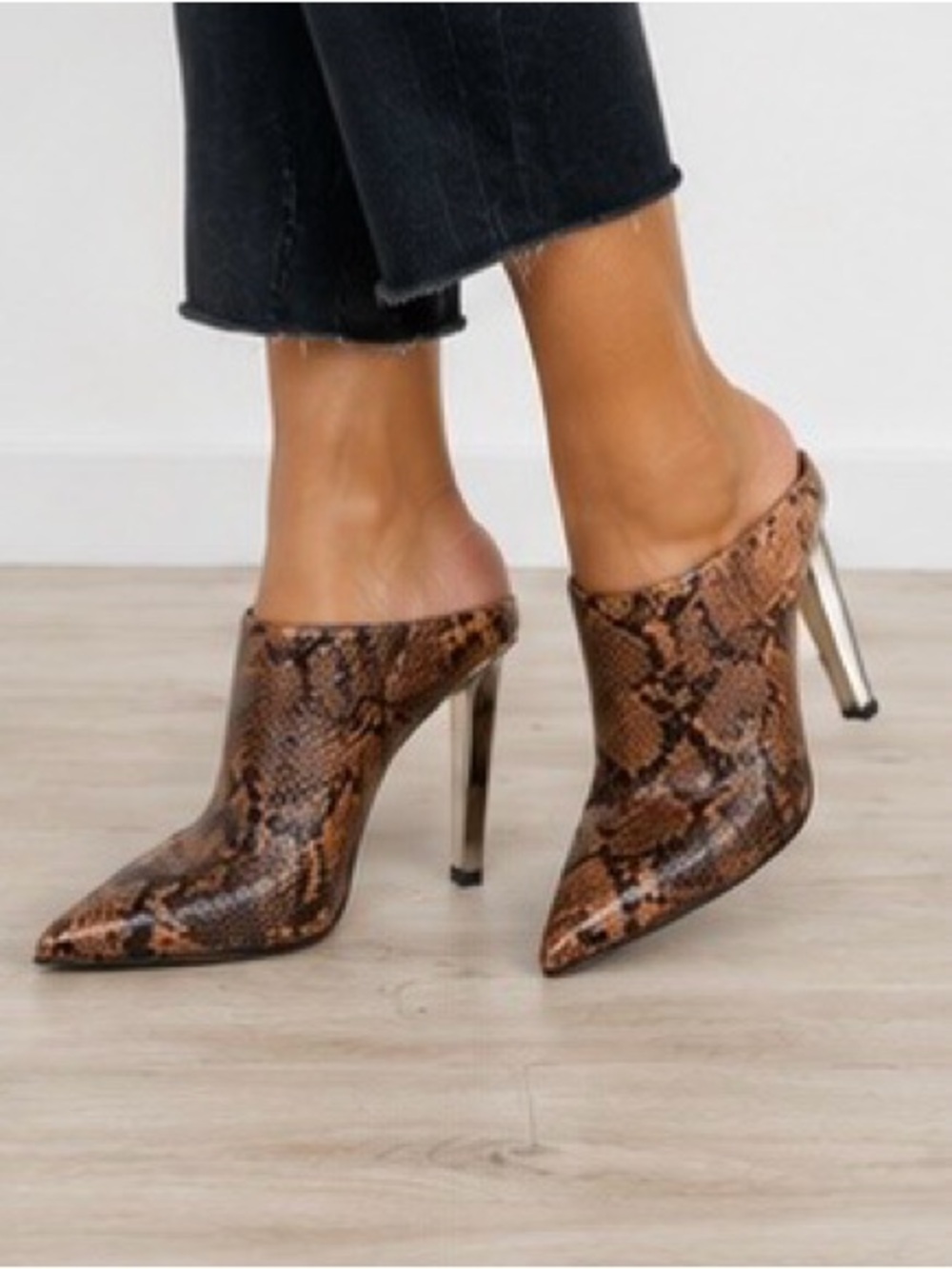 Michael Kors Halle Snake Embossed Leather Mule Pumps Luggage Size 6